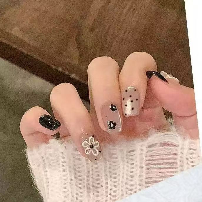 The Everyday Edit | Daily Wear Press-On Nails